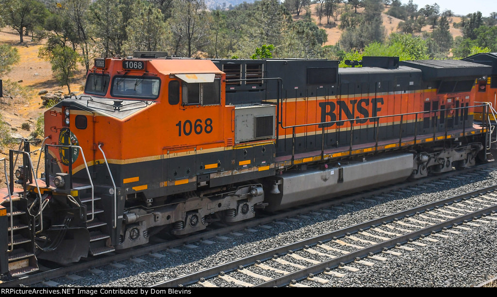 BNSF 1068